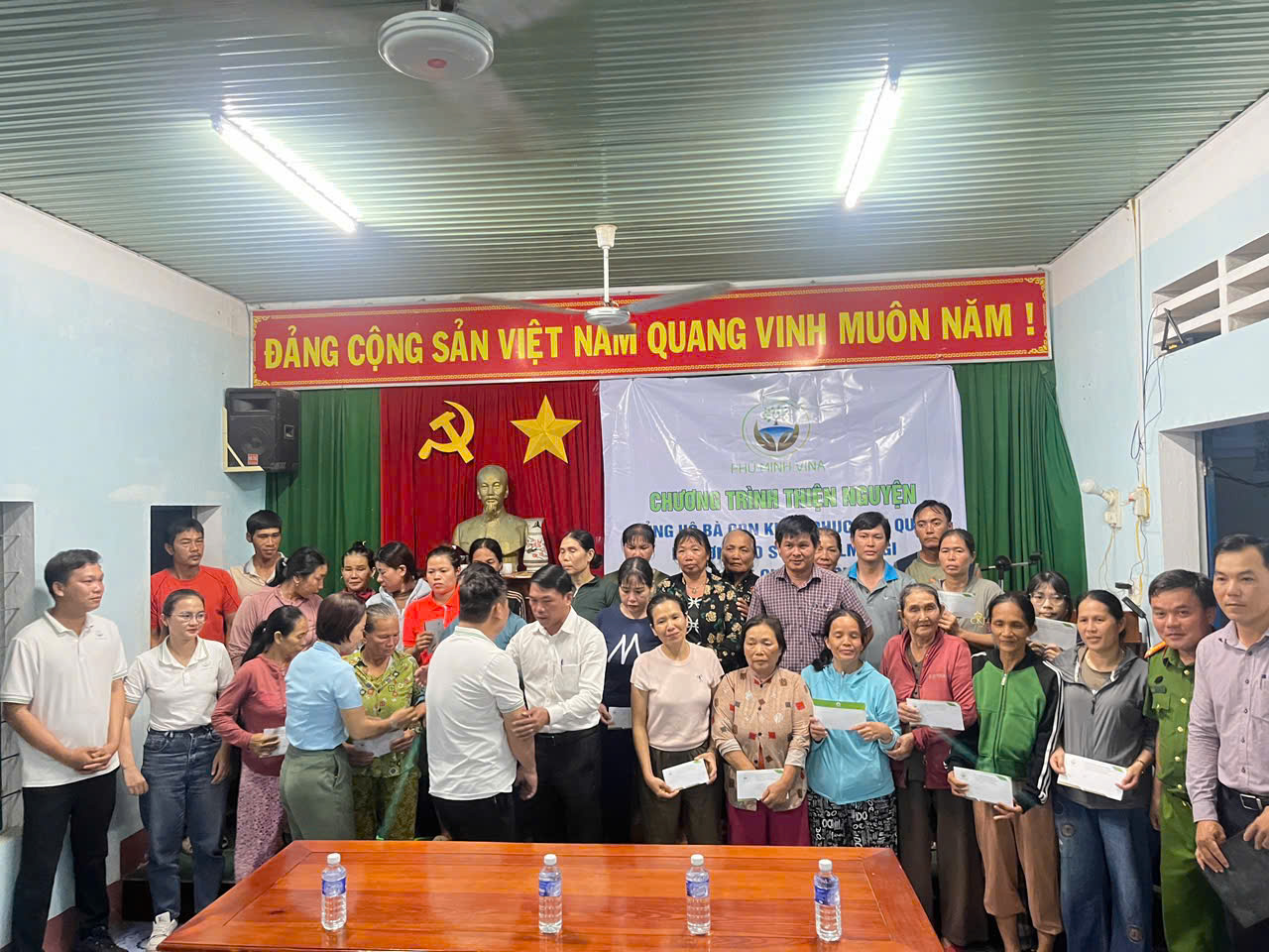 Công ty TNHH Môi trường Phú Minh Vina chung tay hỗ trợ bà con khắc phục hậu quả Bão số 13 - KALMAEGI
